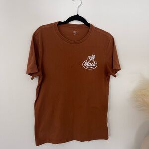 GAP  Mac truck Men's Rust Brown Graphic Tee